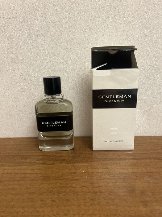 Givenchy gentleman eau de toilette (50 мл)