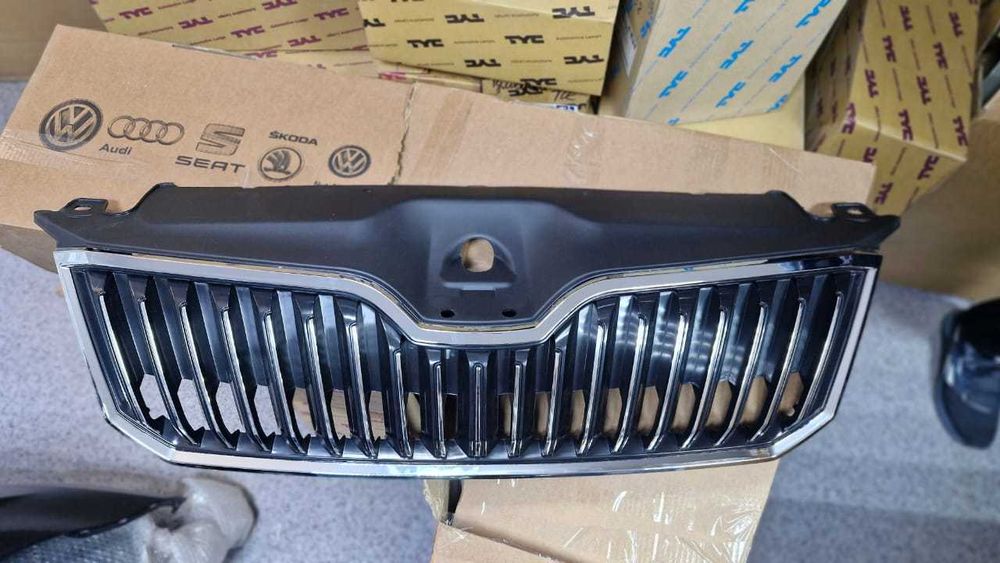 Решетка радиатора Skoda Super B 2015-19 г.в.