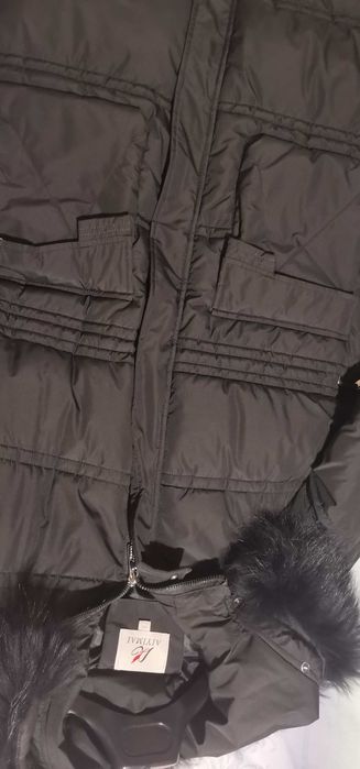 Ново дамско яке дълго черно, с яка от енот