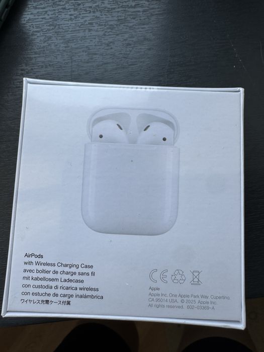 Apple AirPods 2 (Wireless Charging Case)
