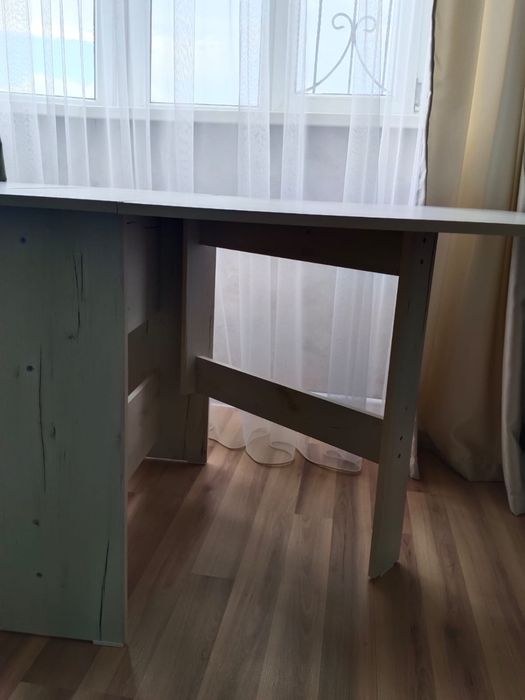 Продам стол книжка