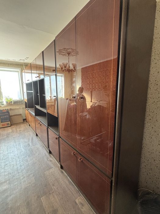 Продам стенку с плательным шкафом советская, в хорошем состоянии