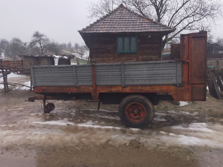 Vând remorcă de gunoi