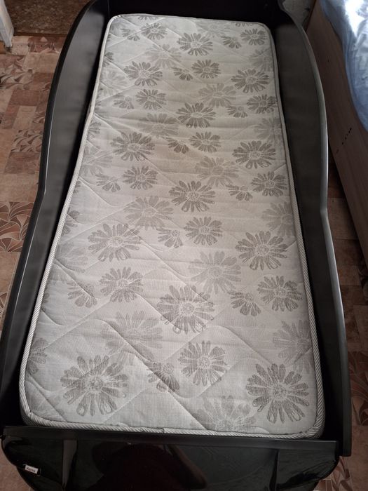 Продам машинку-кровать