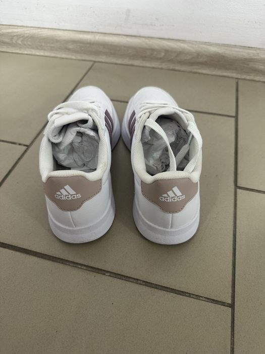 Продам кеды adidas женские