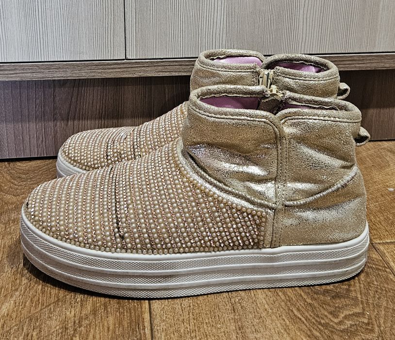 Продам демисезонные ботинки