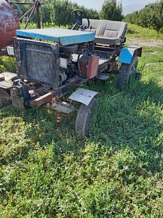 Мини трактор с плугом