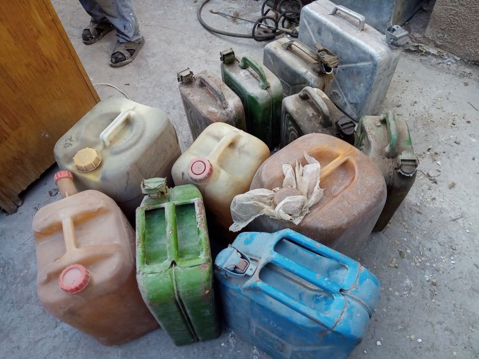 Продам канистры пластиковые и алюминиевые