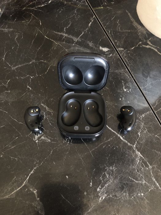 Vand căști samsung  galaxy buds live ca noi