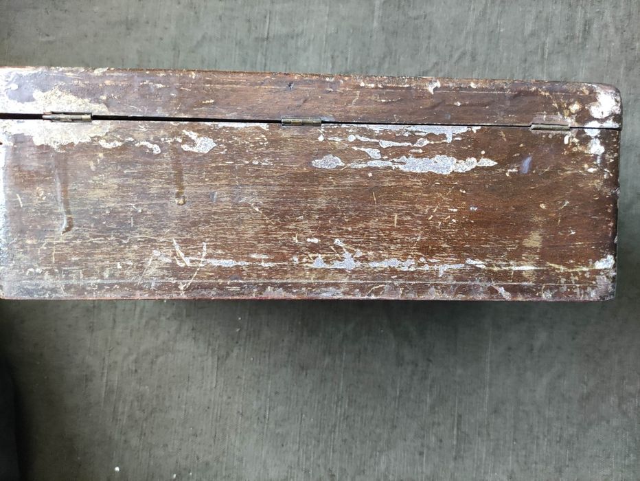 Продавам дървена  кутия за бижута