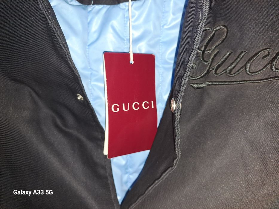 Vând jachetă bărbați cu etichetă Gucci,  mărimea S, matlasată