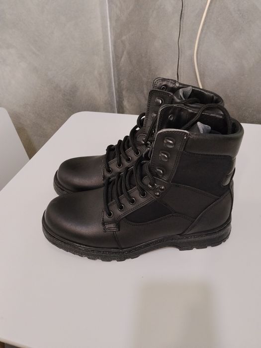 Продавам  военни кубинки -номер 41 и 42