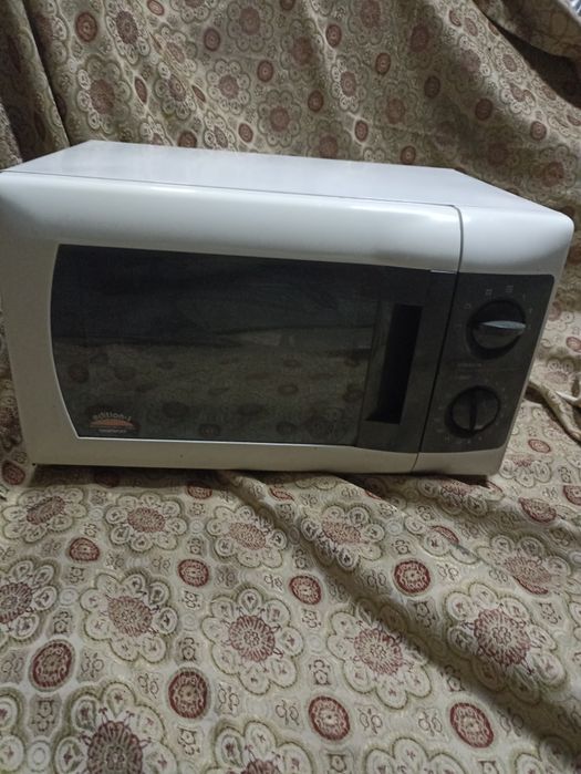 Продам микроволновку Daewoo