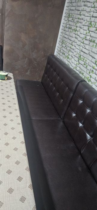 Vand canapele si masa