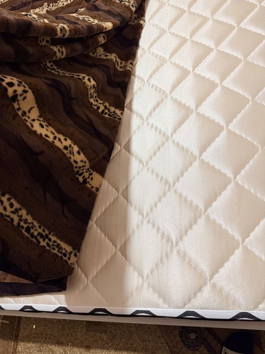 Продам кровать с матрасом