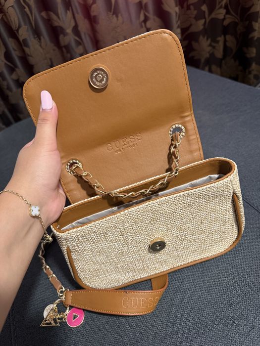 Gentuta Guess noua