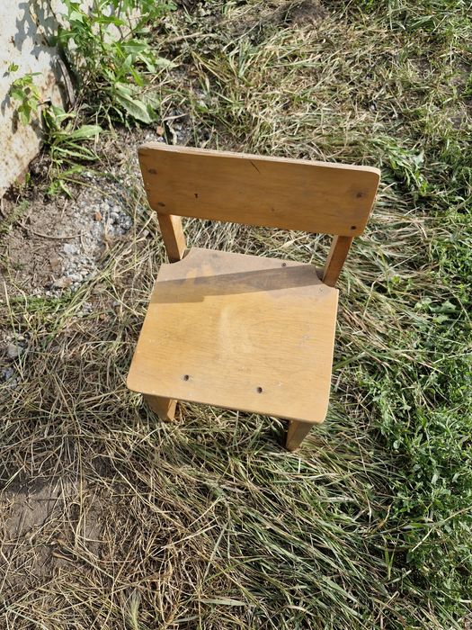 Продам детские качели и стульчик.