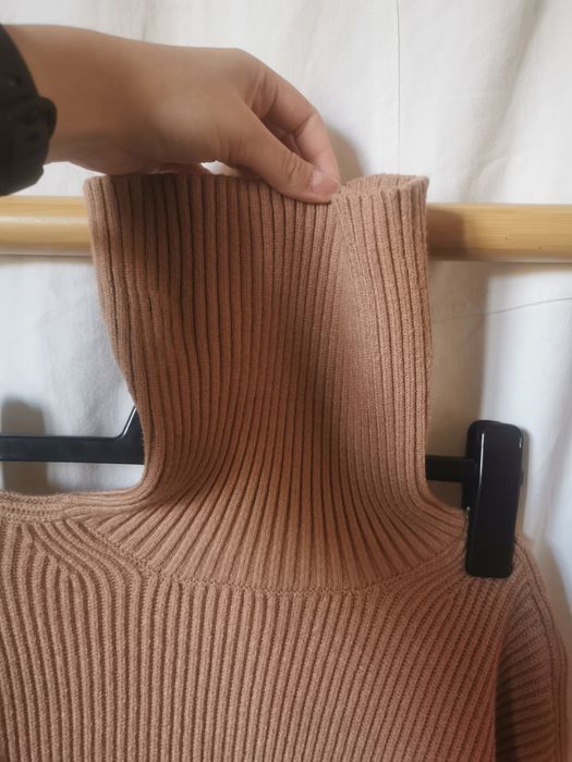 pulover Mango maro cu guler inalt si maneci clopot