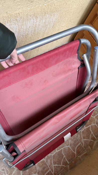 Сгъваем шезлонг в червено