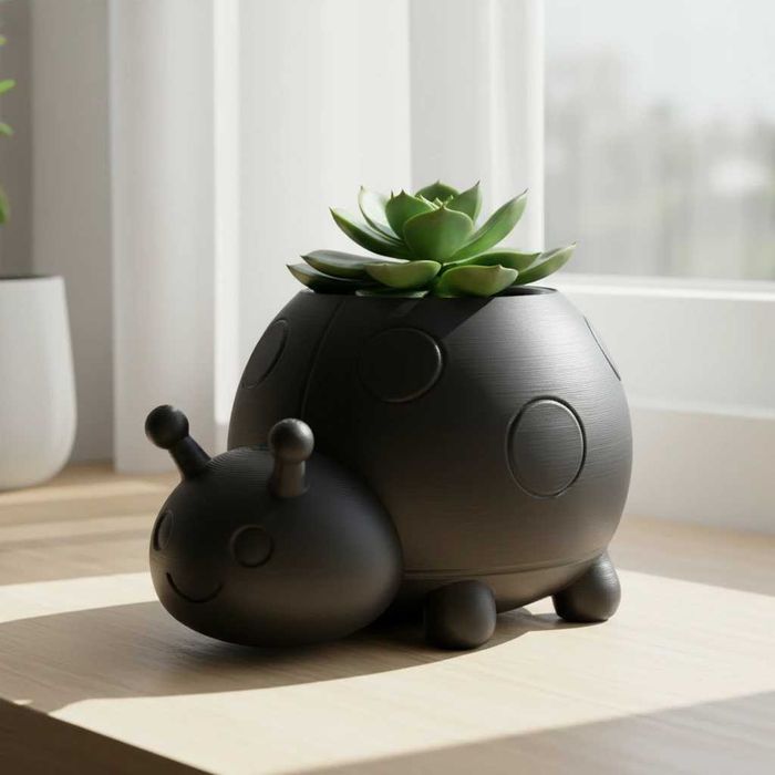 Ghiveci Decorativ Tip Buburuză pentru Plante Mici și Suculente