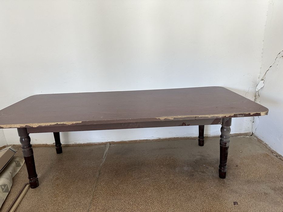 Продается стол в хорошем состоянии