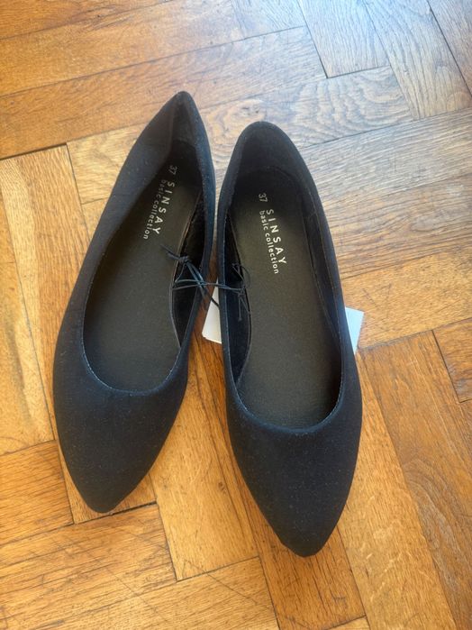 Нови черни обувки
