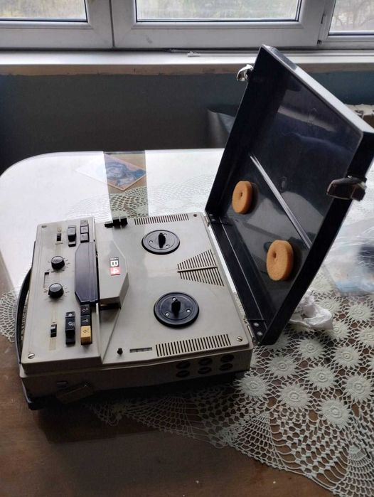 Magnetofon Tesla B4
