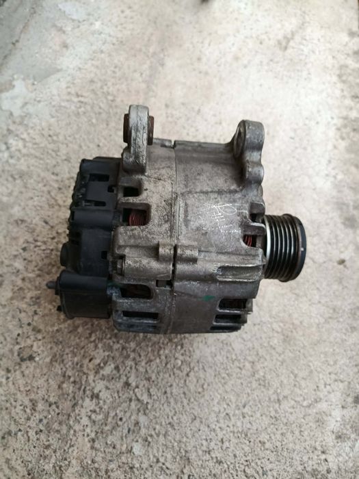 Vând alternator valeo