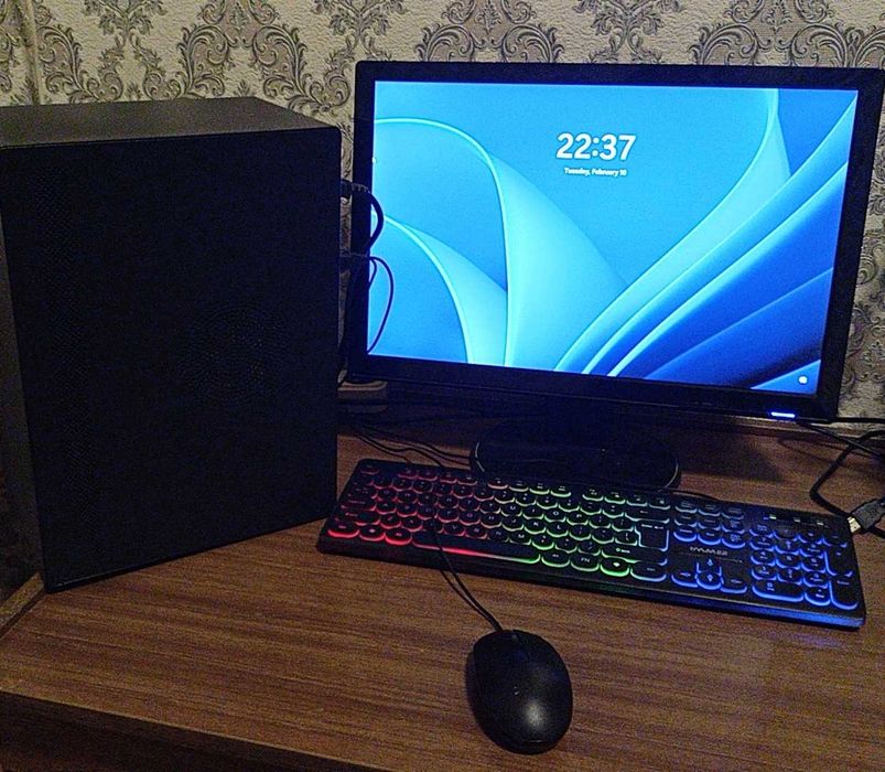 Домашний зур компьютер комплект сотилади