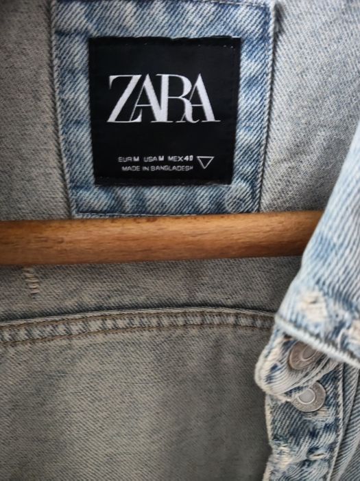 Vând geacă de blugi Zara in stare foarte bună mărimea M!!