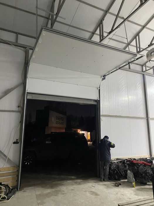 Секционные ворота