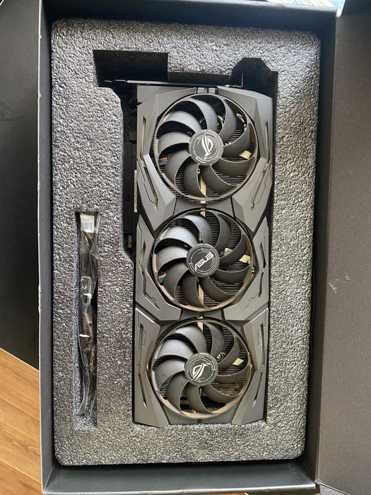 Продам видеокарту Asus ROG STRIX 2080