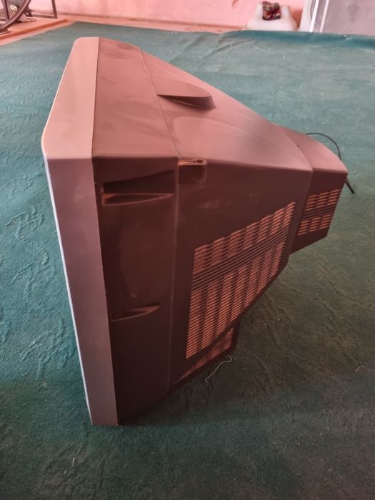 Lg televizori . Keraksiz turibdi uyda