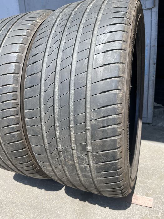 2 бр. летни гуми 255/40/19 Firestone DOT 5021 4 mm