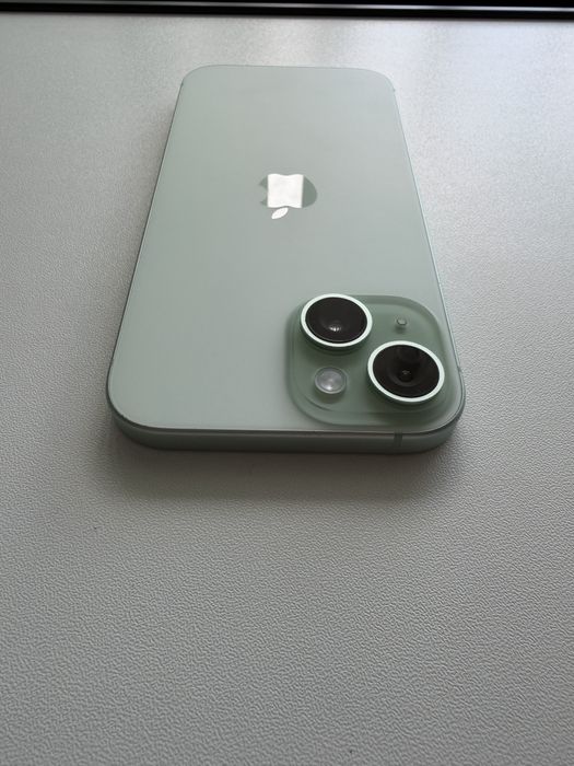 iPhone 15 green / 128GB / Много запазен, отключен към всички оператори
