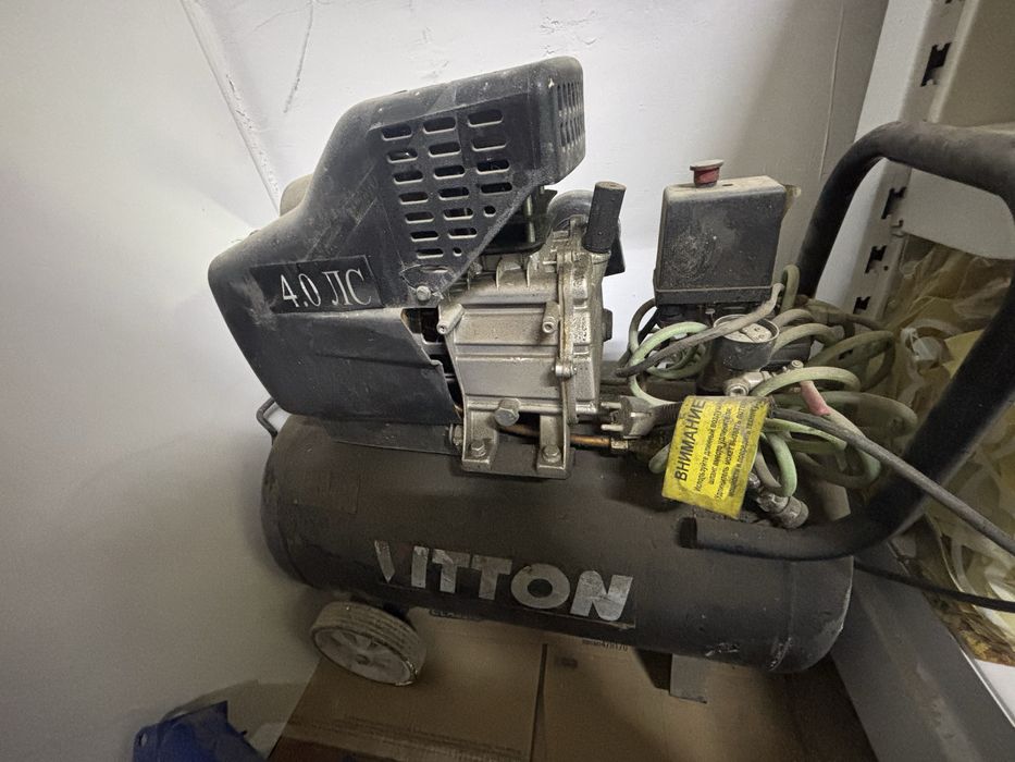 Компрессор продам срочно