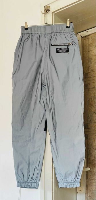 Детски панталон с късо горно, Bershka светлоотразяващ-сребро-3сн., Ново. Р-р XS. € 38
