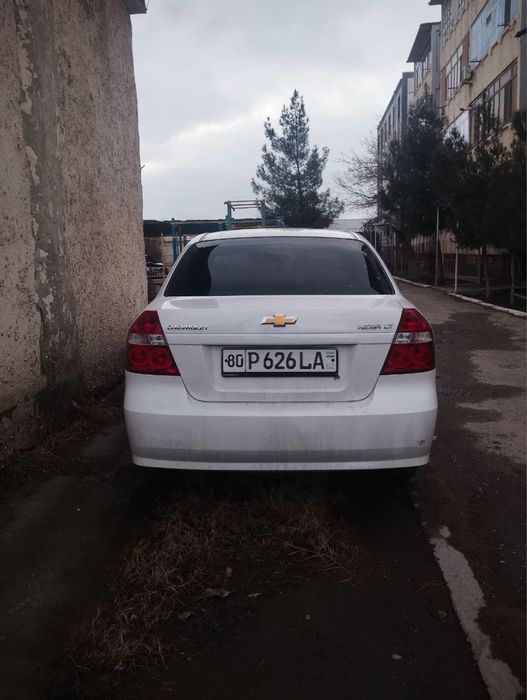 Nexia 3  mashinasi sotiladi