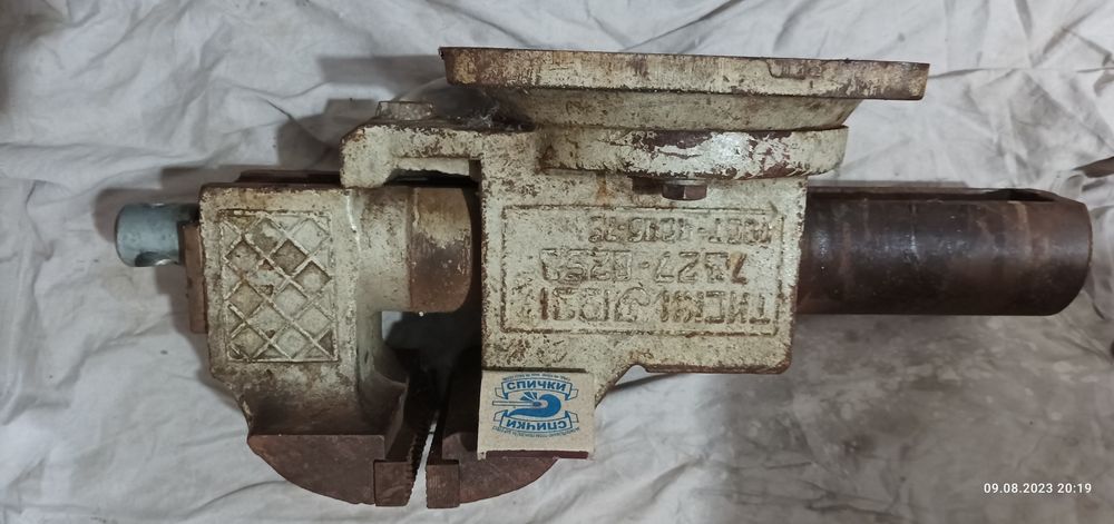 Тиски советского производства.