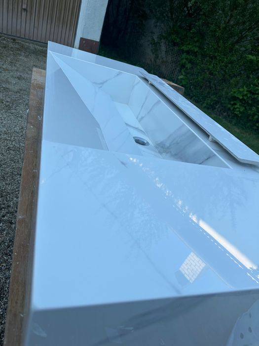 Vând lavoar din gresie tip cascadă  dimensiuni 120/47/15 ,nou!