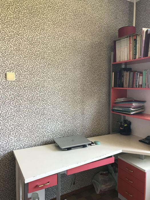 Письменный стол с втроенным шкафом