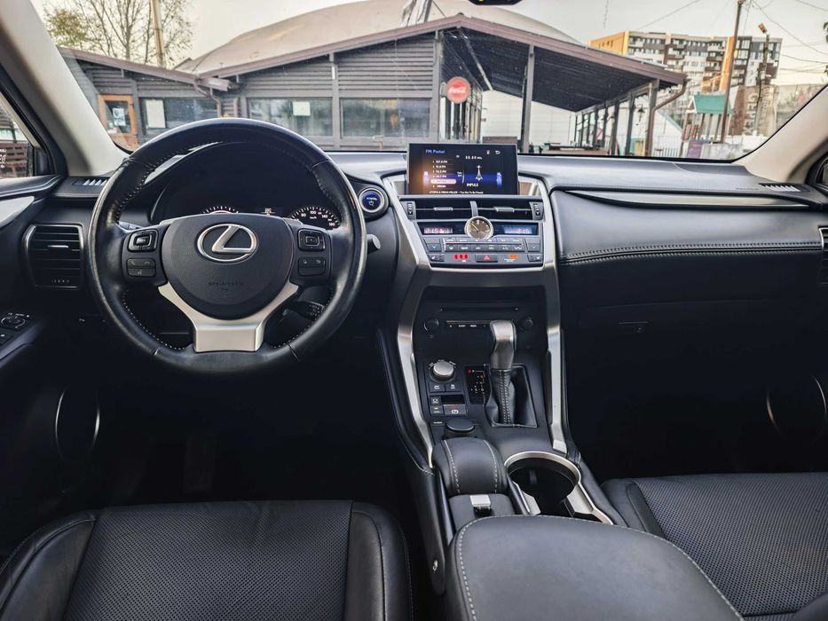 Lexus NX 300h Hybrid e-Four e-CVT
