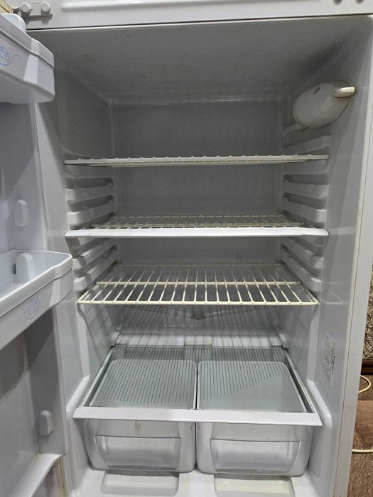 Холодильник indesit