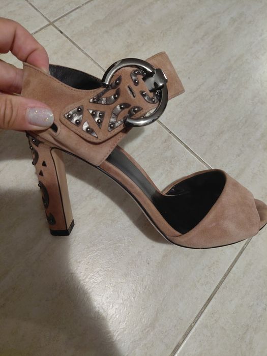 Sandale piele intoarsa cu toc model metalicic