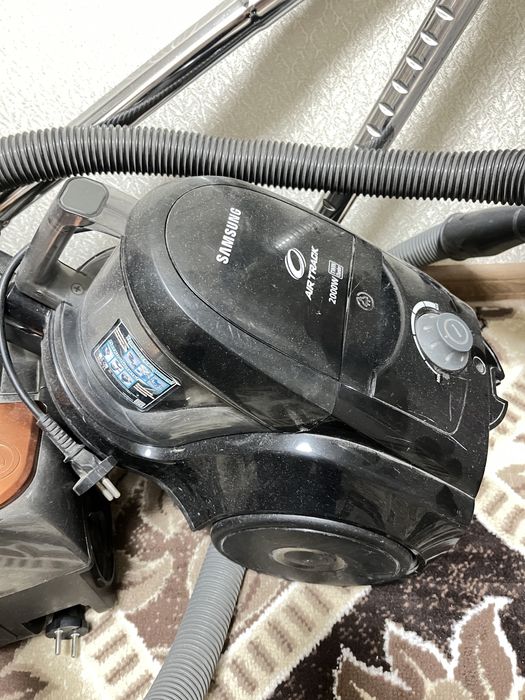 Пылесос б/у работает