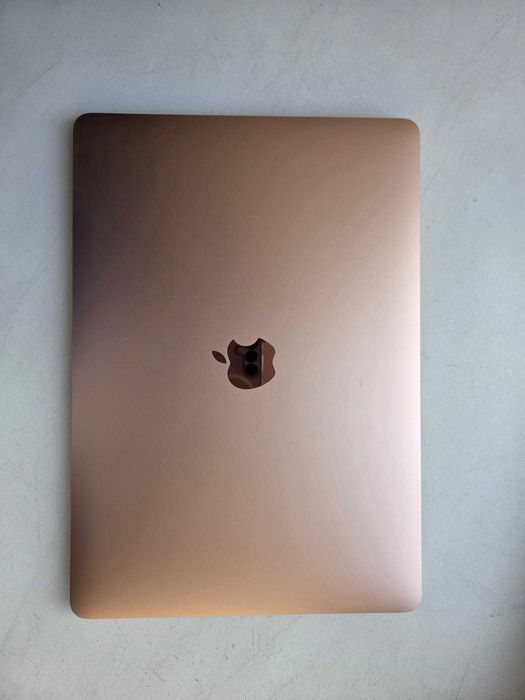 Продам Macbook Air 2020/ 256gb, intel i3, 8gb