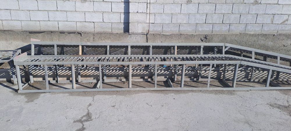 AvAvtomoyka  uchun estokada sotiladi