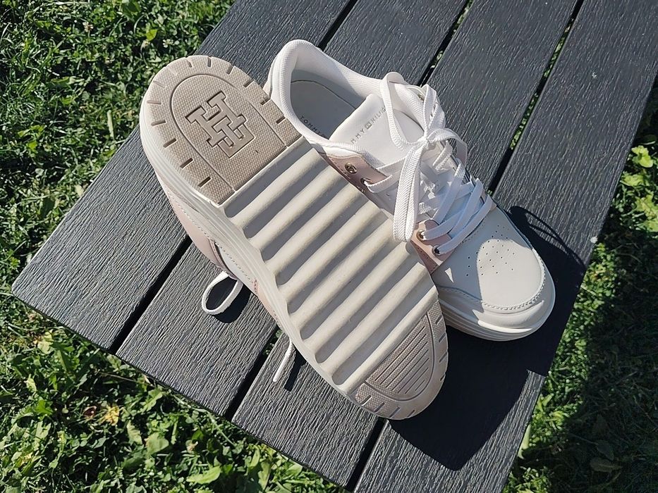 Дамски сникърси, кецове, кожени, Tommy Hilfiger, номер 40, НОВИ.