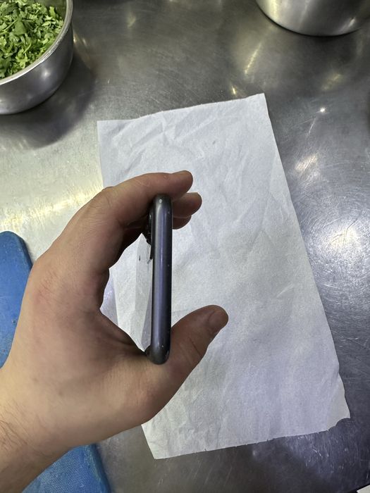 Iphone 11 sotaman ideal garant bilan pastda xamasi