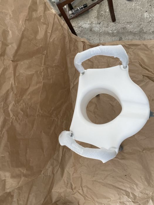 Inaltator toaleta 12cm cu manere si picioare